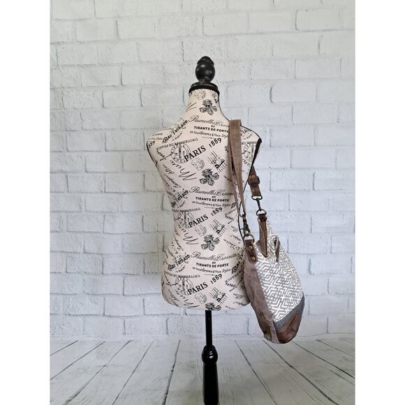 SALE. Midsz Myra Bag w/leather trim - Picture 3 of 14